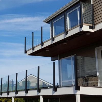 Escalões curvos de vidro 10 mm 12 mm espessos Painéis de vidro endurecido de varanda Balustrade de vidro sem enquadramento para piso